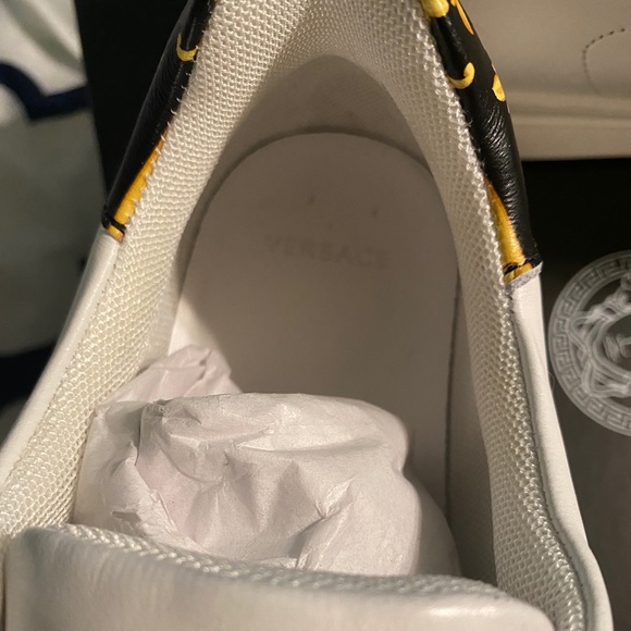 Young Versace Baroque Logo Sneakers - Picture 6 of 8